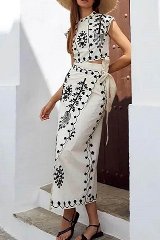 Amora™ Etnik Desenli Crop Top ve Lastikli Anvelop Midi Etek Takım