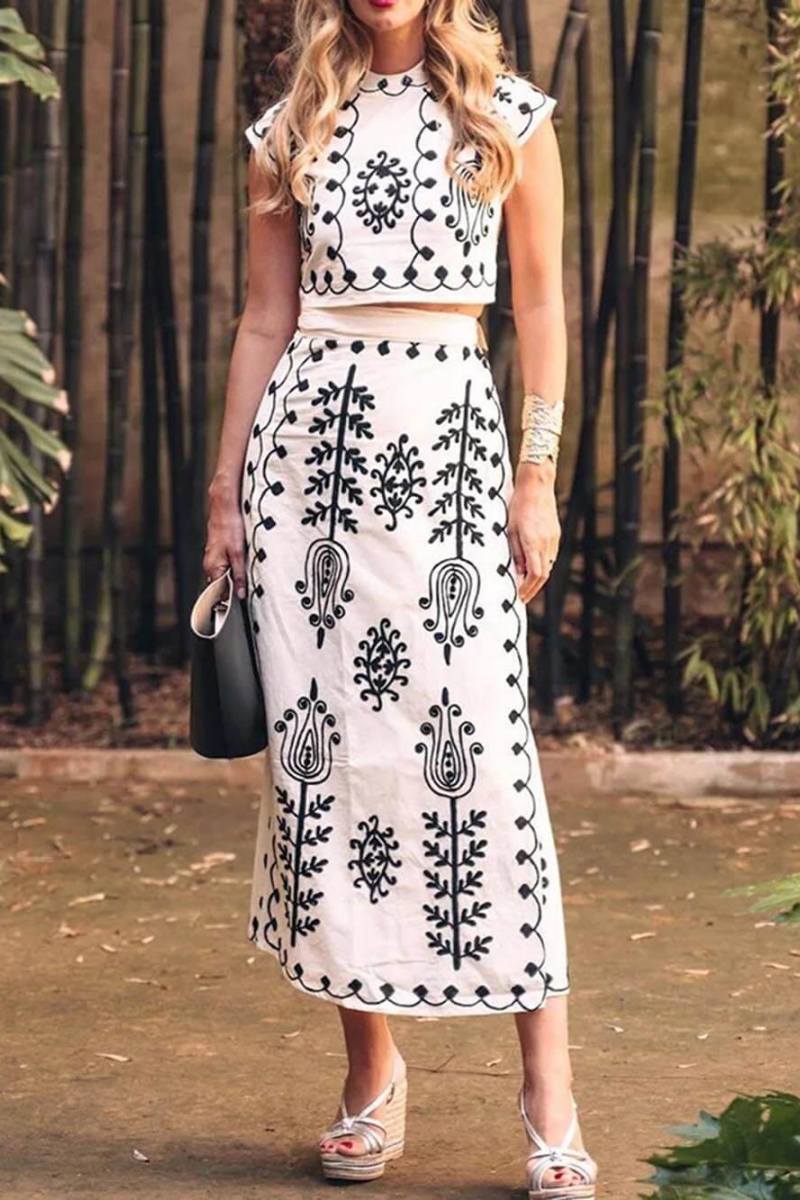 Amora™ Etnik Desenli Crop Top ve Lastikli Anvelop Midi Etek Takım