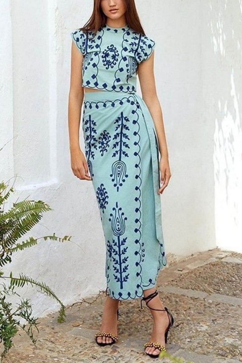 Amora™ Etnik Desenli Crop Top ve Lastikli Anvelop Midi Etek Takım