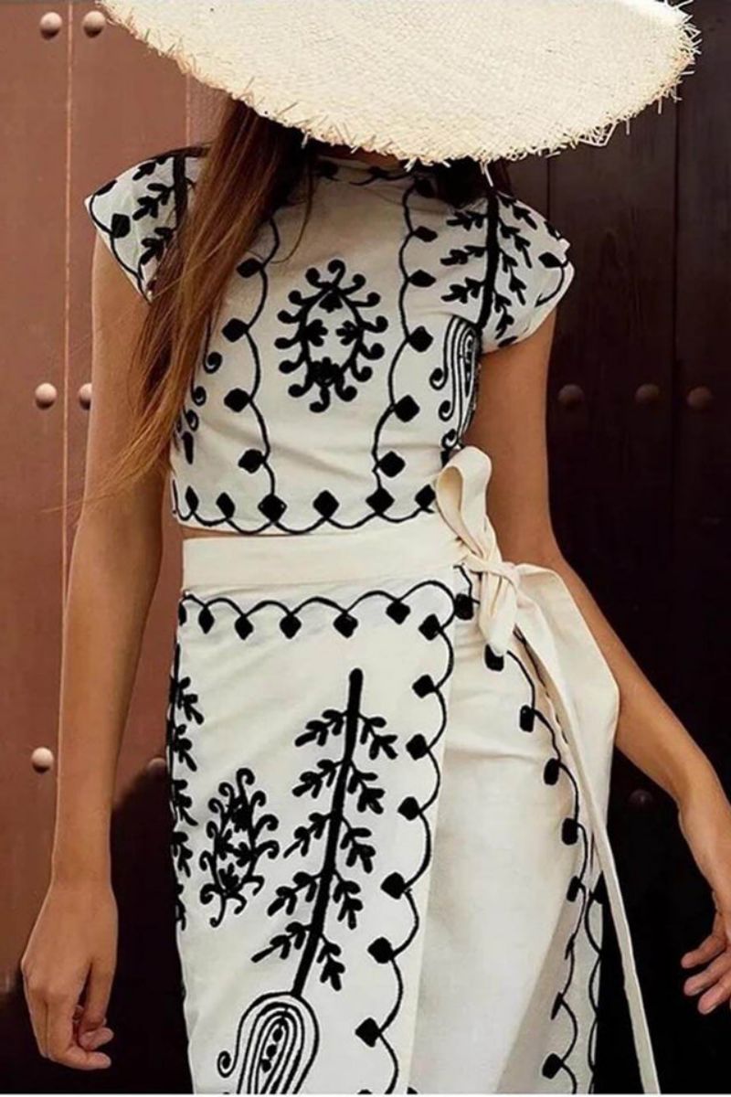 Amora™ Etnik Desenli Crop Top ve Lastikli Anvelop Midi Etek Takım