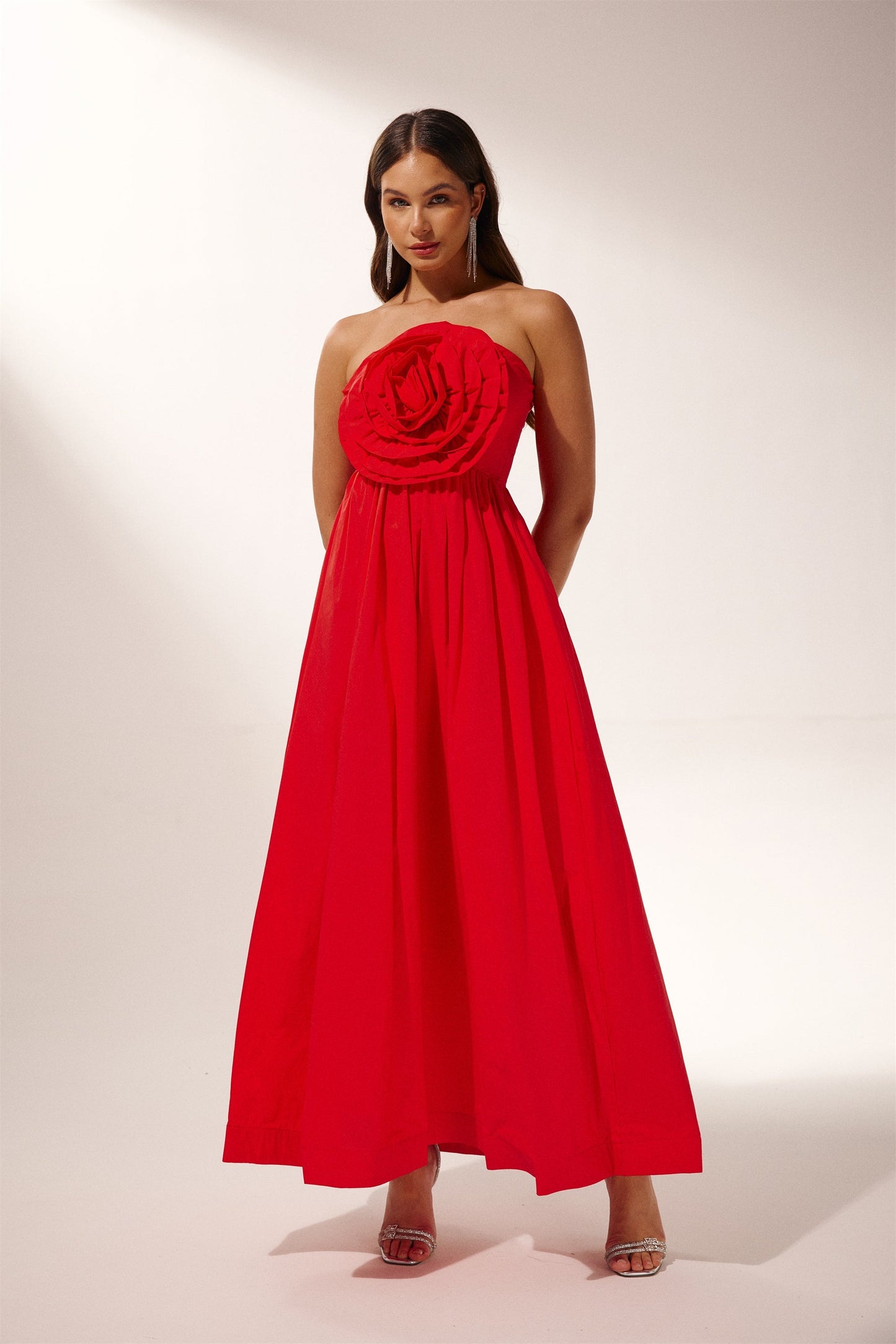 Amora™ Frederica Flower Straplez Uzun Elbise