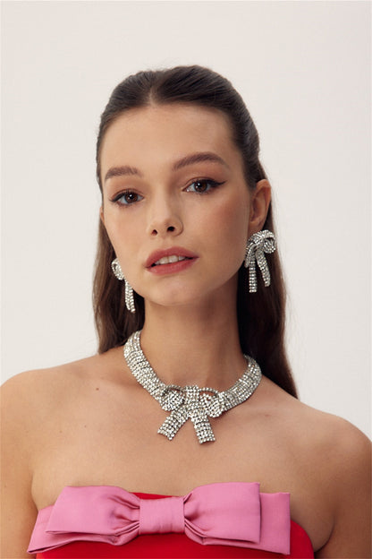 Amora™ Kristal İşlemeli Fiyonk Kolye
