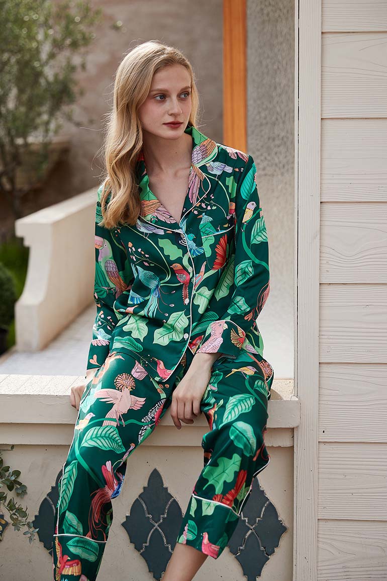 Amora™ Yeşil Papağan Desenli İpek Pijama Takımı