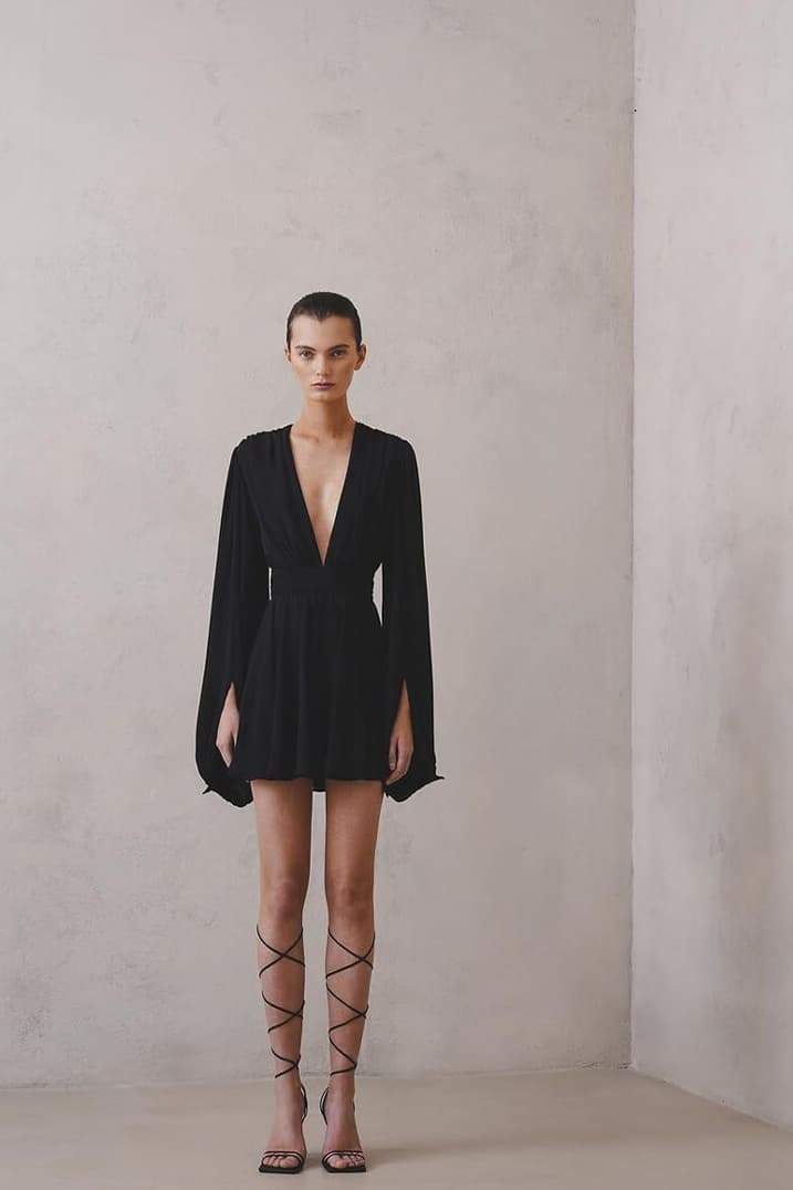 Amora™ Amelia Derin V Yaka Mini Elbise