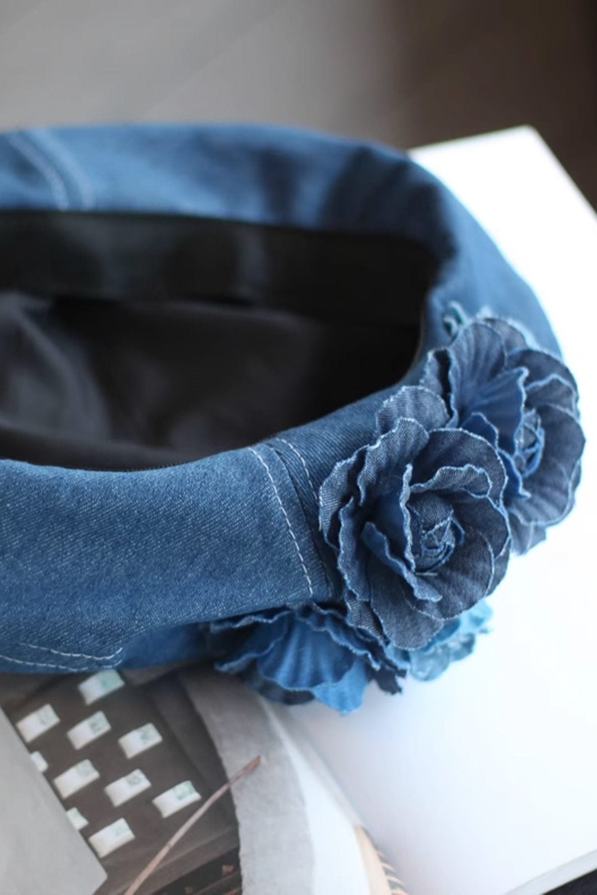 Amora™ Camellia Kot Bere Şapka