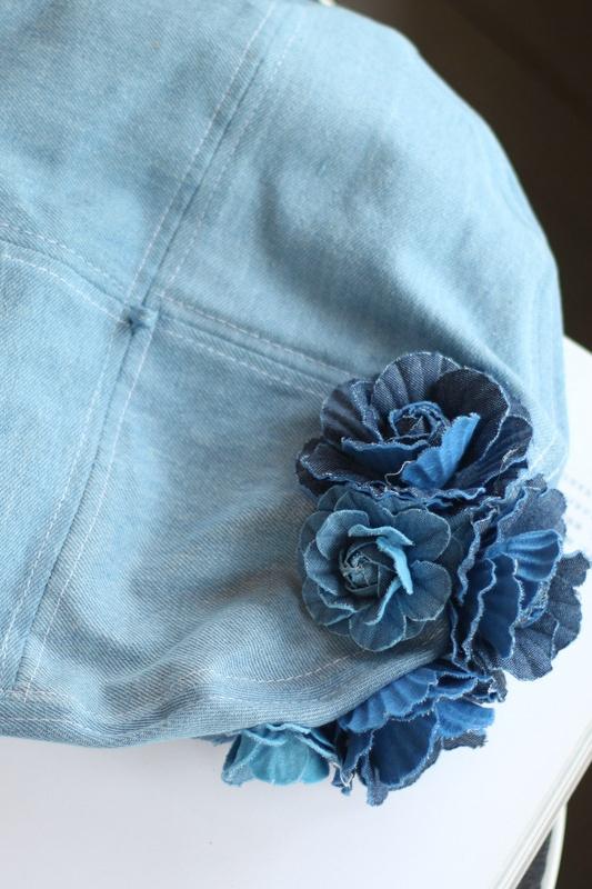 Amora™ Camellia Kot Bere Şapka