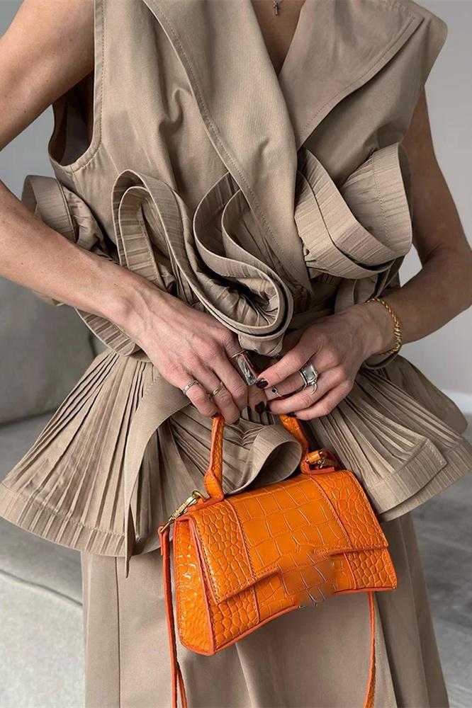 Amora™ Suzanne Yaka Yaka Volanlı Polyester Üst